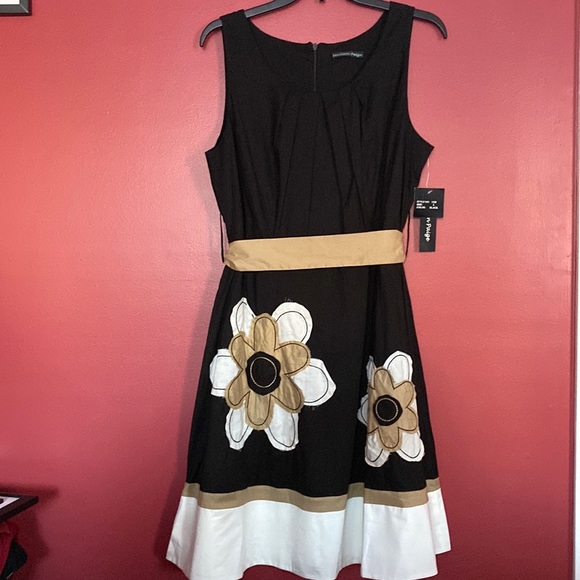 madison page Dresses & Skirts - Black sleeveless dress with sash and flower trim.